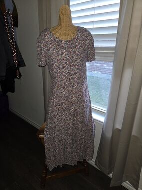 Vintage Petite Floral Short-Sleeve Maxi Dress in Multi-Color